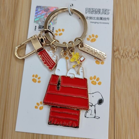 Brand New Peanuts Snoopy House Keychain - Picture 3 of 7
